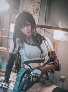 Bambi 78 DJAWA Tifa Lockhart Final Fantasy Version A